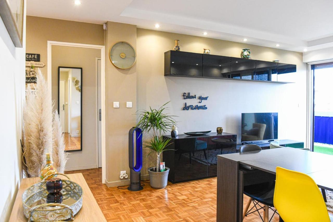 Apartment Grand Avec Balcon Et Parking Marseille